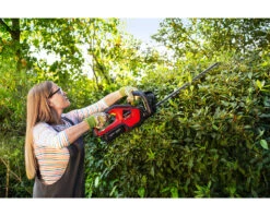 Honda HHH36BXB Cordless Hedge Trimmer -Honda HOndaHedgetrimmerlifestyle2