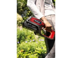 Honda HHT36BXB Cordless Grass Trimmer -Honda HondaLawnTrimmerlifestyle1