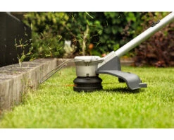 Honda HHT36BXB Cordless Grass Trimmer -Honda HondaLawnTrimmerlifestyle2