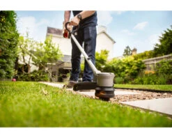 Honda HHT36BXB Cordless Grass Trimmer -Honda HondaLawnTrimmerlifestyle3