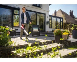 Honda HHB36BXB Cordless Leaf Blower -Honda HondaLeafblowerLifestyle1