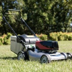 Honda Izy HRG 466 XB Cordless Lawnmower -Honda Mainimage5 515d8892 5c2e 4100 ae2c 0f0282d5af33